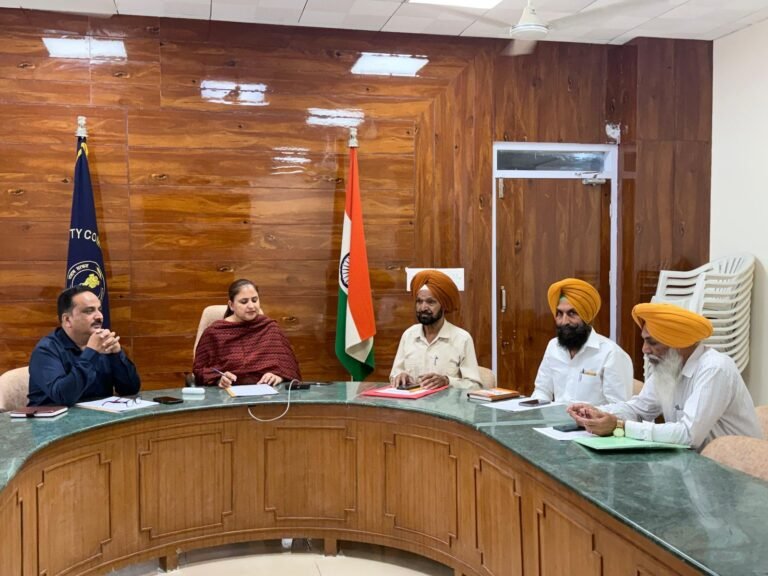 ਵਧੀਕ ਜ਼ਿਲ੍ਹਾ ਚੋਣ ਅਫ਼ਸਰ ਵੱਲੋਂ ਰਾਜਸੀ ਪਾਰਟੀਆਂ ਦੇ ਨੁਮਾਇੰਦਿਆਂ ਨਾਲ ਮੀਟਿੰਗ