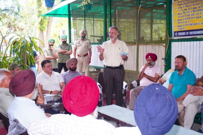 ਸਿਹਤ ਮੰਤਰੀ ਵੱਲੋਂ ਵਾਤਾਵਰਣ ਪਾਰਕ ਨੂੰ ਹੋਰ ਹਰਿਆ-ਭਰਾ ਬਣਾਉਣ ਲਈ ਵਿਸ਼ੇਸ਼ ਯੋਜਨਾ ’ਤੇ ਚਰਚਾ
