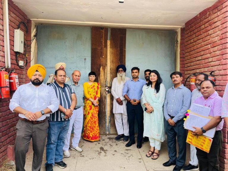 ਡੀ.ਸੀ, ਸੰਯੁਕਤ ਸੀ.ਈ.ਓ, ਏ.ਡੀ.ਸੀ ਨੇ ਰਾਜਨੀਤਿਕ ਪਾਰਟੀਆਂ ਦੇ ਨੁਮਾਇੰਦਿਆਂ ਨਾਲ ਈ.ਵੀ.ਐਮ ਵੇਅਰਹਾਊਸ ਦਾ ਮਹੀਨਾਵਾਰ ਨਿਰੀਖਣ ਕੀਤਾ