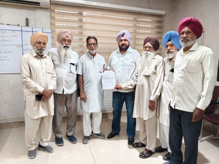 ਸਫਾਈ ਸੇਵਕਾਂ ਦੀ ਹੜਤਾਲ ਦੇ ਸਮਰਥਨ ‘ਚ ਐਸ ਡੀ ਐਮ ਨੂੰ ਦਿੱਤਾ ਮੰਗ ਪੱਤਰ, ਜਨਗਨਣਾ ਪ੍ਰਫਾਰਮੇ ਚੋ ਜਾਤੀਸੂਚਕ ਸ਼ਬਦ ਹਟਾਉਂਣ ਦੀ ਮੰਗ