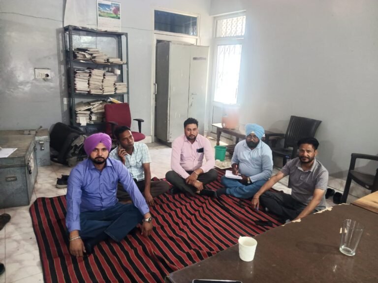 ਨਰੇਗਾ ਕਰਮਚਾਰੀਆਂ ਦੀ ਹੜਤਾਲ 9ਵੇ ਦਿਨ ਜਾਰੀ ।