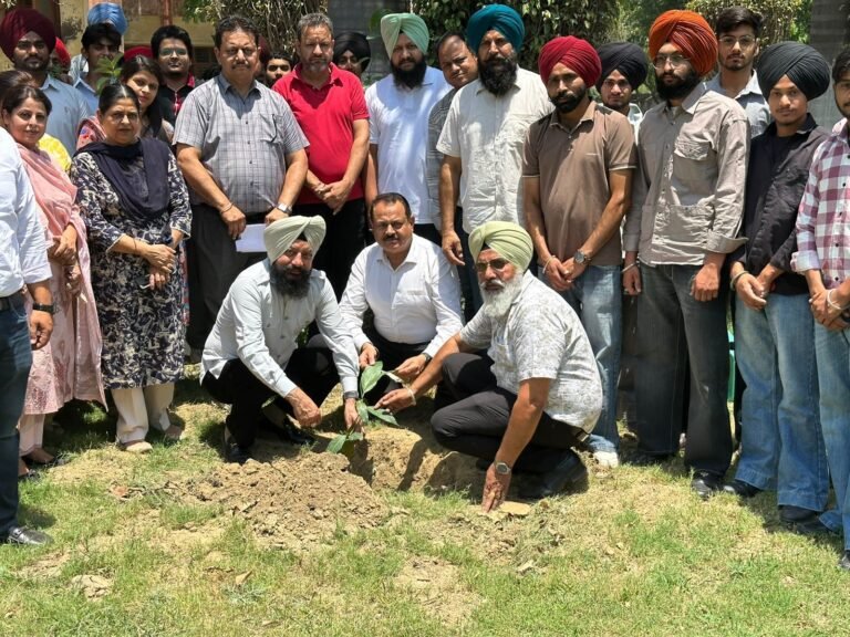 ਸਰਕਾਰੀ ਆਈ.ਟੀ.ਆਈ. ਰਣਜੀਤ ਐਵੀਨਿਊ, ਅੰਮ੍ਰਿਤਸਰ ਵਿਖੇ ਵਿਸ਼ਵ ਵਾਤਾਵਰਣ ਦਿਵਸ ਮਨਾਇਆ ਗਿਆ