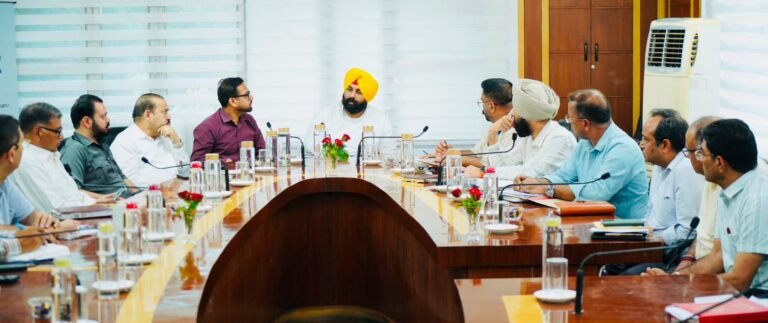 ਲੁਧਿਆਣਾ ਵਿੱਚ ਮਾਨਸੂਨ ਦੌਰਾਨ ਲੋਕਾਂ ਦੀ ਸਹੂਲਤ ਲਈ 1700 ਸੀ.ਸੀ.ਟੀ.ਵੀ. ਕੈਮਰਿਆਂ ਵਾਲਾ “ਮਾਨਸੂਨ ਵਾਰ ਰੂਮ” ਸਥਾਪਿਤ: ਹਰਜੋਤ ਸਿੰਘ ਬੈਂਸ