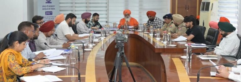 ਗੋਬਰ ਸੁੱਟਣ ਵਾਲੇ ਡੇਅਰੀ ਮਾਲਕਾਂ ਦੁਆਲੇ ਕੱਸੋ ਸ਼ਿਕੰਜਾ; ਲੋੜ ਪੈਣ ‘ਤੇ ਲਗਾਓ ਵਾਤਾਵਰਣ ਮੁਆਵਜ਼ਾ: ਐਮ.ਪੀ ਸੰਤ ਸੀਚੇਵਾਲ