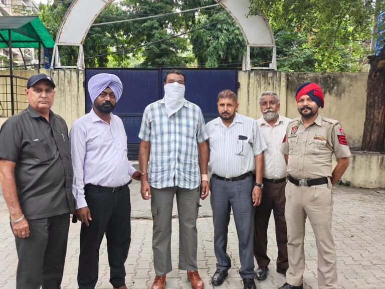 10000 ਰੁਪਏ ਰਿਸ਼ਵਤ ਲੈਂਦੇ ਸਹਾਇਕ ਸਬ-ਇੰਸਪੈਕਟਰ ਨੂੰ ਵਿਜੀਲੈਂਸ ਬਿਊਰੋ ਨੇ ਕੀਤਾ ਕਾਬੂ