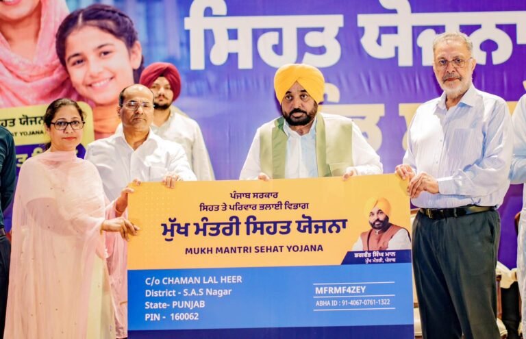 ਮੁੱਖ ਮੰਤਰੀ ਸਿਹਤ ਯੋਜਨਾ’ ਤਹਿਤ ਬਣੇ 1.26 ਕਰੋੜ ਕਾਰਡਾਂ ਦੀ ਵੰਡ ਦੀ ਸ਼ੁਰੂਆਤ, 54 ਲੱਖ ਪਰਿਵਾਰਾਂ ਨੂੰ ਮਿਲੀ ਸਿਹਤ ਸੁਰੱਖਿਆ