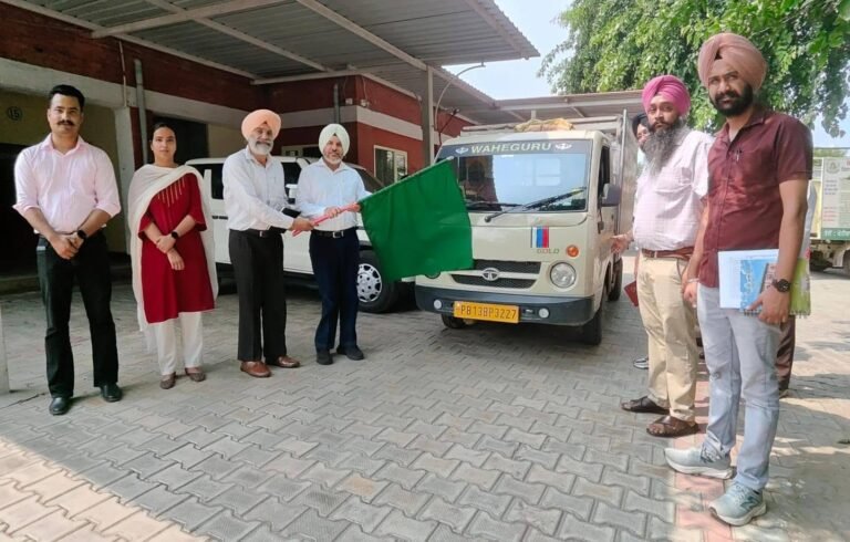 ਪਰਾਲੀ ਨੂੰ ਅੱਗ ਤੋਂ ਬਚਾਉਣ ਦਾ ਸੁਨੇਹਾ ਲੈ ਕੇ 17 ਦਿਨ ਜ਼ਿਲ੍ਹੇ ਦੇ ਪਿੰਡ-ਪਿੰਡ ਪਹੁੰਚਣਗੀਆਂ ਜਾਗਰੂਕਤਾ ਵੈਨਾਂ