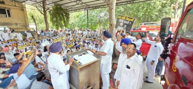 ਅਣ-ਐਲਾਨੇ ਬਿਜਲੀ ਕੱਟਾਂ ਖ਼ਿਲਾਫ਼ ਸ਼੍ਰੋਮਣੀ ਅਕਾਲੀ ਦਲ ਵੱਲੋਂ ਕੋਟਕਪੂਰਾ ਵਿਖੇ ਜ਼ੋਰਦਾਰ ਰੋਸ ਪ੍ਰਦਰਸ਼ਨ