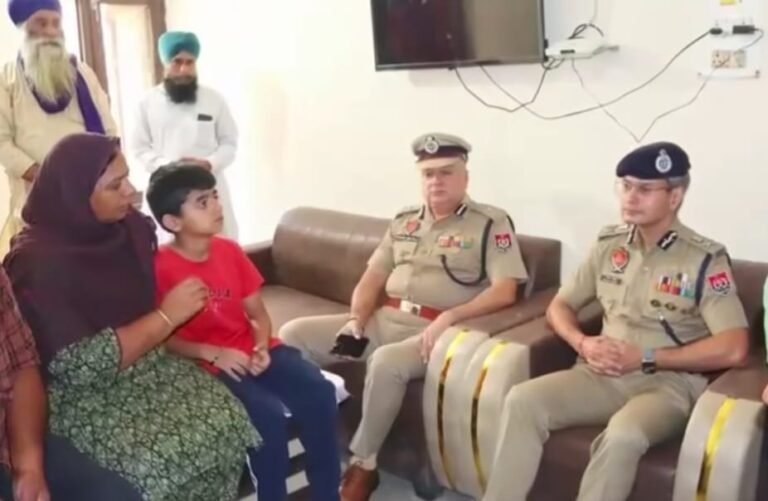 ਡੀਜੀਪੀ ਪੰਜਾਬ ਗੋਰਵ ਯਾਦਵ ਆਈਪੀਐਸ ਨੇ ਸ਼ਹੀਦ ਹੋਏ ਏਐਸਆਈ ਹਰਜੀਤ ਸਿੰਘ ਦੇ ਘਰ ਜਾ ਕੇ ਪਰਿਵਾਰ ਨਾਲ ਦੁੱਖ ਸਾਂਝਾ ਕੀਤਾ