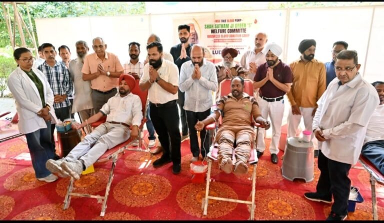 ਥੈਲੇਸੀਮੀਆ ਪੀੜਤਾਂ ਲਈ ਪਿੰਡ ਗਹੌਰ ਵਿਖੇ ਸ਼ਾਹ ਸਤਿਨਾਮ ਜੀ ਗ੍ਰੀਨ ‘ਐੱਸ’ ਵੈਲਫੇਅਰ ਕਮੇਟੀ ਵੱਲੋਂ ਲਗਾਇਆ ਖੂਨਦਾਨ ਕੈਂਪ