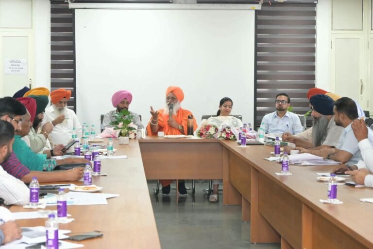 ਬੁੱਢਾ ਦਰਿਆ ਦਾ ਪੁਨਰ-ੁਰਜੀਵਨ ਪ੍ਰੋਜੈਕਟ: ਐਮ.ਪੀ. ਸੀਚੇਵਾਲ,ਐਮ.ਐਲ.ਏ. ਗਰੇਵਾਲ ਨੇ ਡੇਅਰੀ ਫਾਰਮਰਾਂ ਨਾਲ ਕੀਤੀ ਸਮੀਖਿਆ ਬੈਠਕ