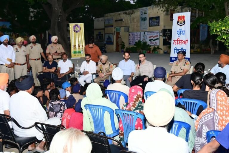 ਨਸ਼ਿਆਂ ਵਿਰੁੱਧ ਜ਼ਿਲ੍ਹਾ ਪ੍ਰਸ਼ਾਸਨ ਦੀ ਵੱਡੀ ਪਹਿਲ, ਡਿਪਟੀ ਕਮਿਸ਼ਨਰ ਅਤੇ ਜ਼ਿਲ੍ਹਾ ਪੁਲਿਸ ਮੁਖੀ ਵੱਲੋਂ ਪਿੰਡਾਂ ‘ਚ ਲੋਕਾਂ ਨਾਲ ਮੀਟਿੰਗਾਂ